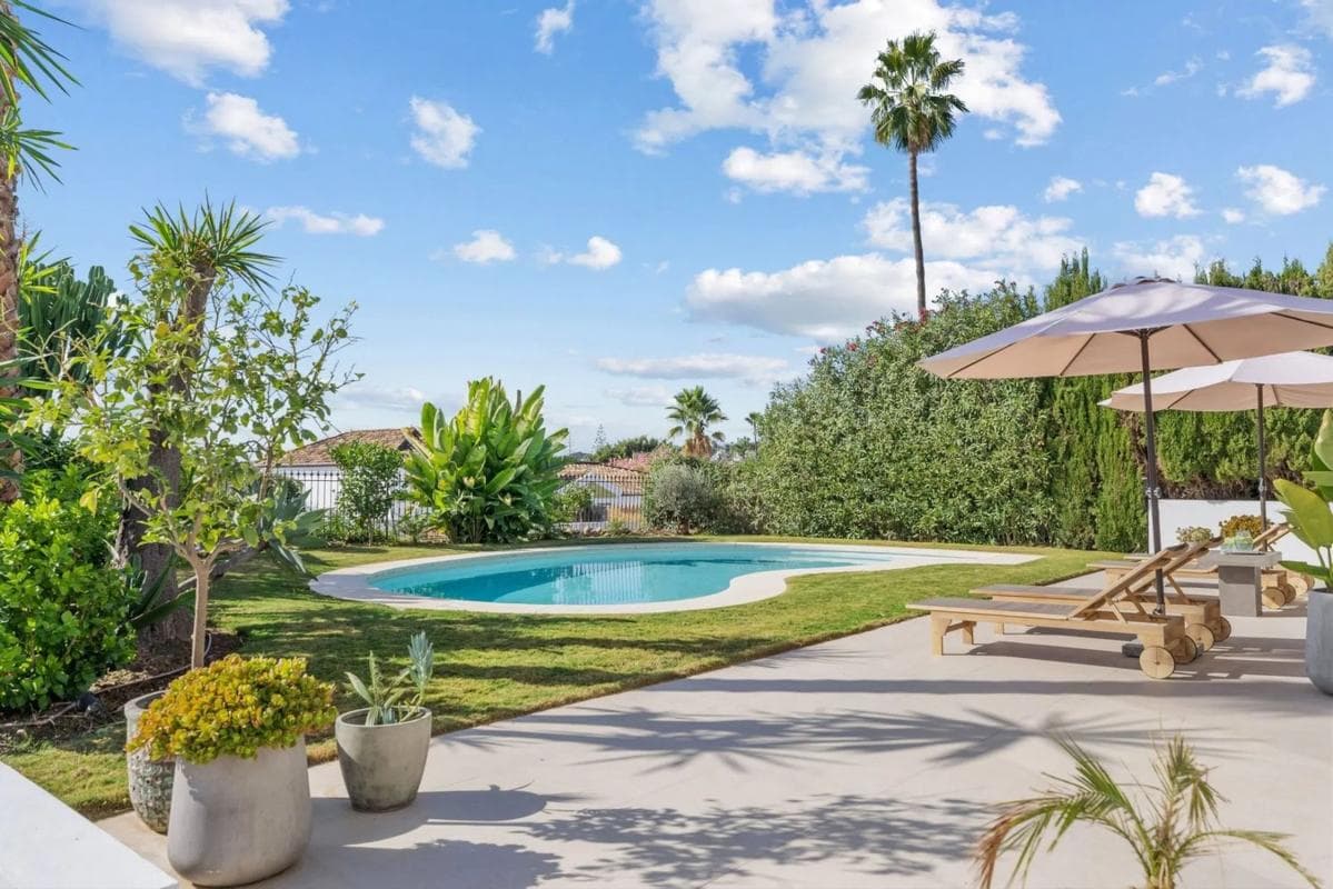 Venta de chalet independiente en Barrio Los Naranjos, Marbella
photo 2