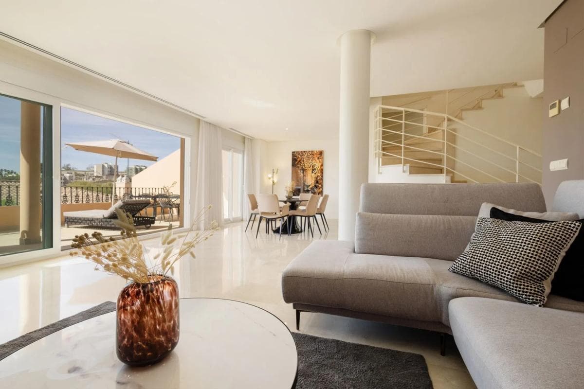 Penthouse sale in Urbanización Vista Real, 39, Marbella photo 2