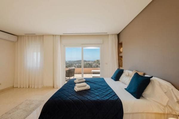 Duplex en venta en Calle Pléyades, 36, Marbella thumbnail 2