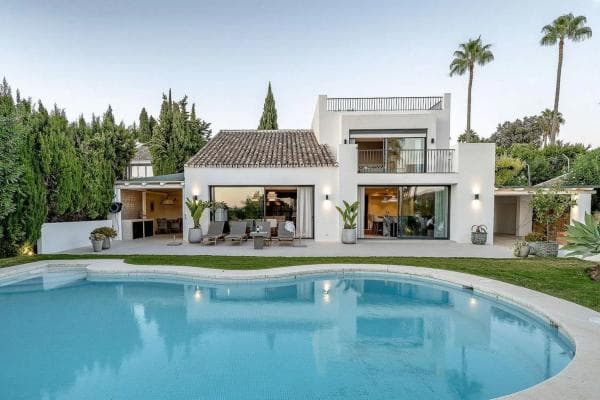 Chalet independiente en venta en Barrio Los Naranjos, Marbella
photo 1
