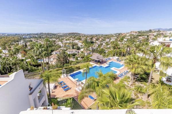 Duplex en venta en Barrio Los Naranjos, Marbella photo 1