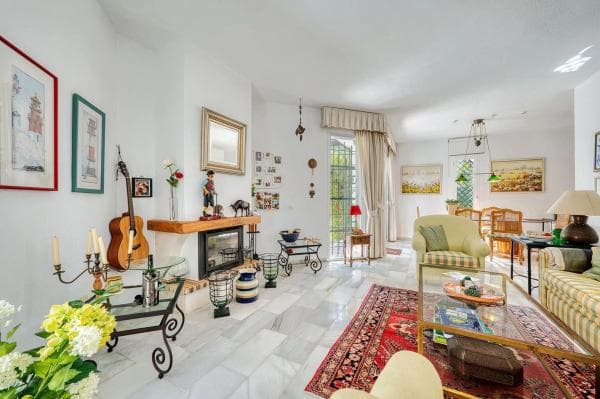 Chalet independiente en venta en Barrio Los Naranjos, Marbella
thumbnail 1