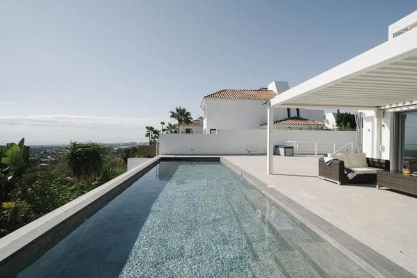 Chalet independiente en venta en Barrio Los Naranjos, Marbella
photo 1