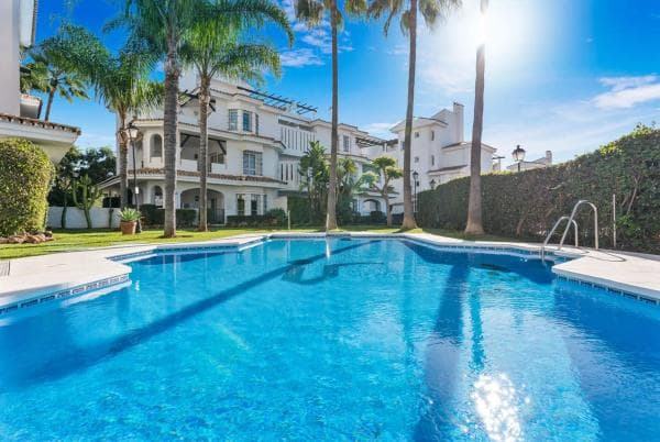 Ático en venta en Barrio Los Naranjos, Marbella photo 1