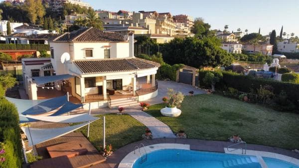 Chalet independiente en venta en Barrio Los Naranjos, Marbella
thumbnail 1