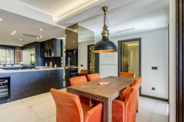 Piso en venta en Barrio Los Naranjos, Marbella
thumbnail 1