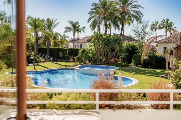 Duplex en venta en Barrio Los Naranjos, Marbella photo 1