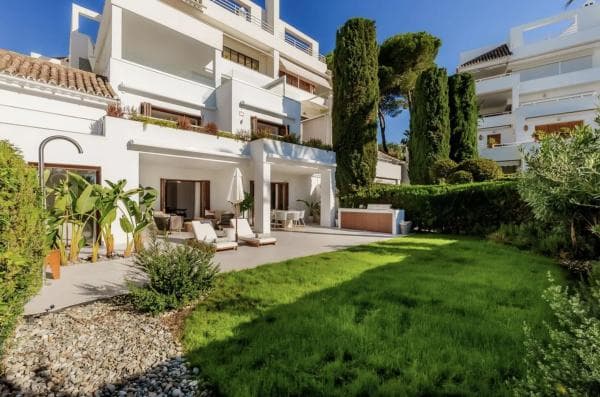 Duplex en venta en Barrio Los Naranjos, Marbella thumbnail 1