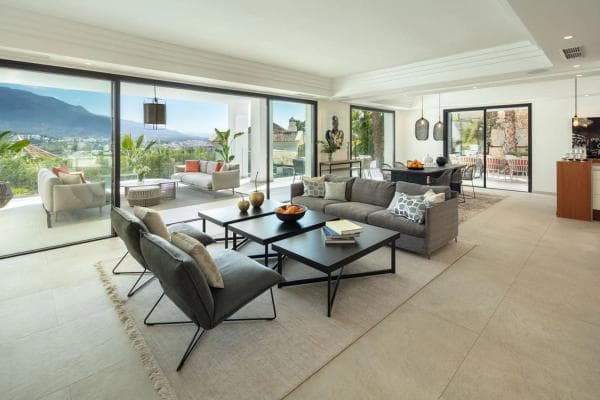 Chalet independiente en venta en Calle Osa Mayor, Marbella
thumbnail 1