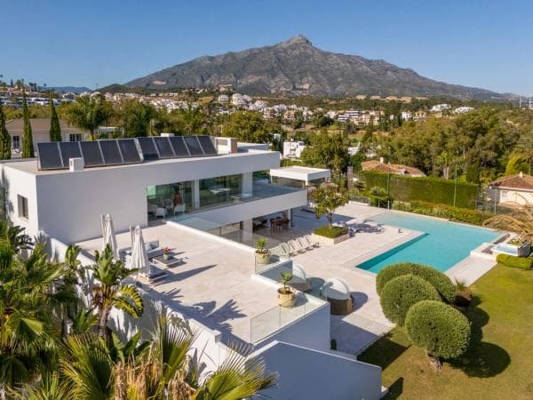 Chalet independiente en venta en Barrio Los Naranjos, Marbella
photo 1