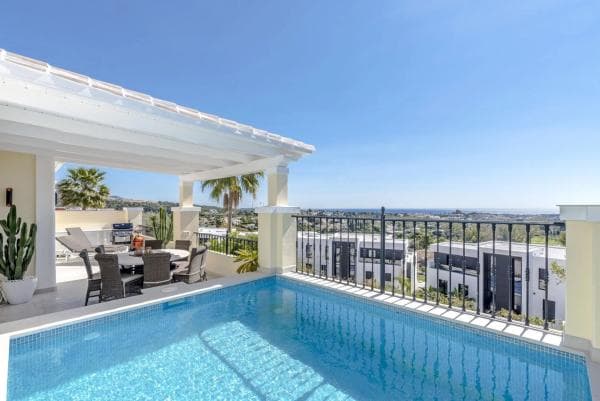 Chalet adosado en venta en Barrio Los Naranjos , Marbella photo 1