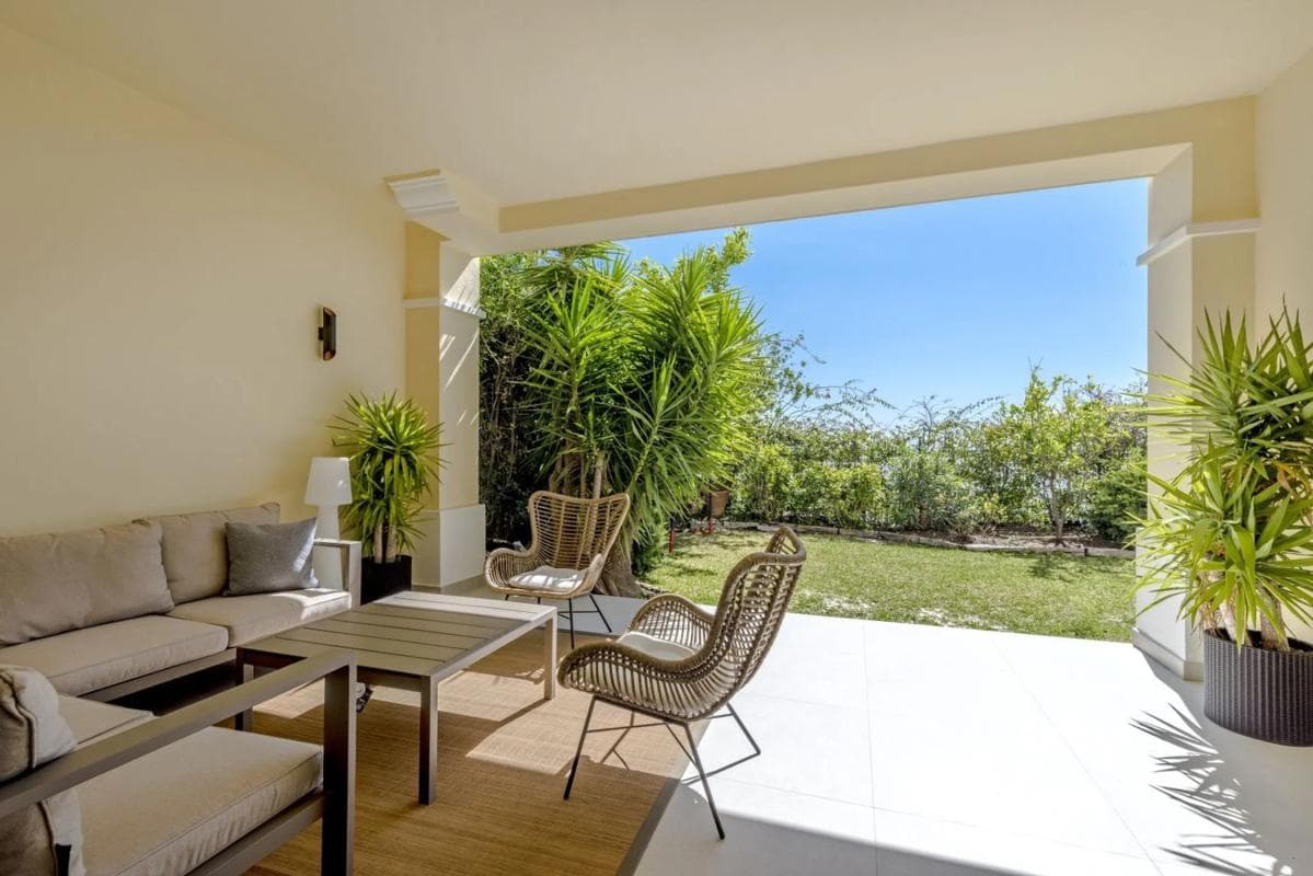 Venta de chalet adosado en Barrio Los Naranjos , Marbella photo 3