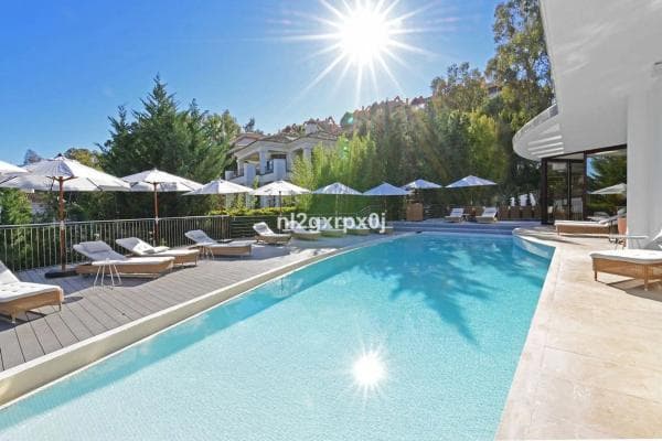 Chalet independiente en venta en Avenida Calderón de la Barca, Marbella
photo 1