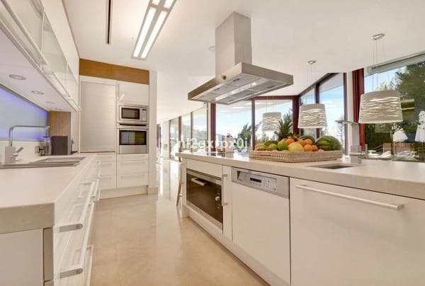 Chalet independiente en venta en Avenida Calderón de la Barca, Marbella
thumbnail 2