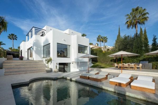 Chalet independiente en venta en Calle Osa Mayor, Marbella
photo 1