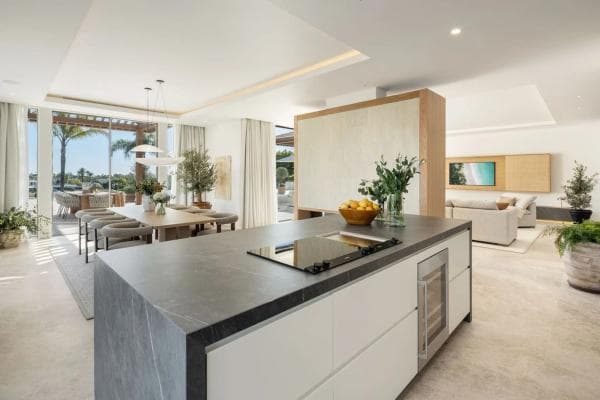 Chalet independiente en venta en Calle Osa Mayor, 22, Marbella
thumbnail 1