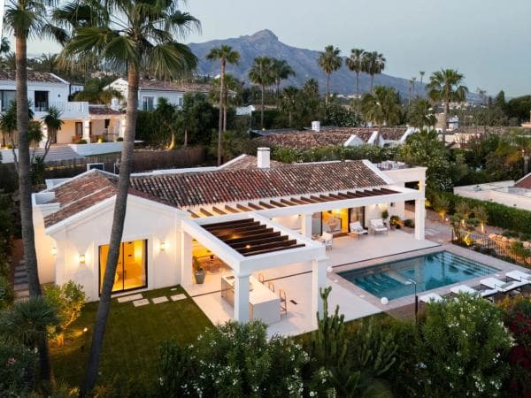 Chalet independiente en venta en Calle Centauro 6F, 4 -6, Marbella
thumbnail 1