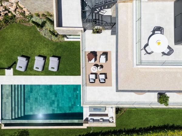 Chalet independiente en venta en Calle Pez Austral, Marbella
thumbnail 1