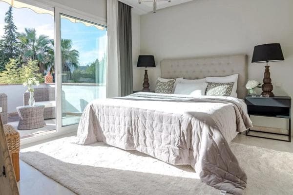 Chalet independiente en venta en Barrio Los Naranjos, Marbella
thumbnail 1