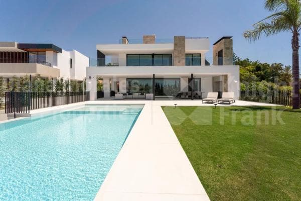 Chalet independiente en venta en Barrio Los Naranjos, Marbella
thumbnail 2