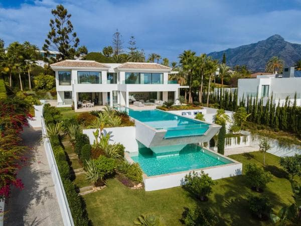 Chalet independiente en venta en Barrio Los Naranjos, Marbella
photo 1