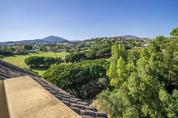 Duplex en venta en Barrio Los Naranjos, Marbella thumbnail 2