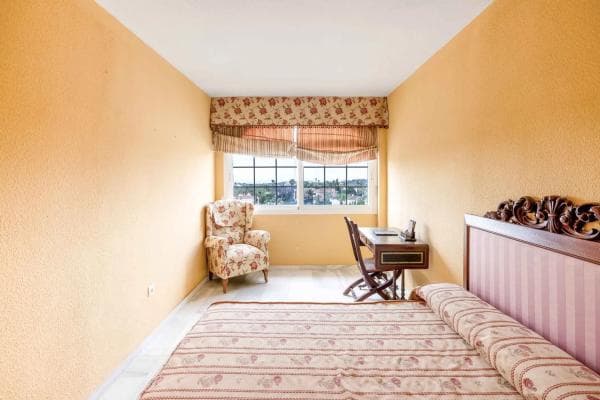 Duplex en venta en Calle Auriga, 51, Marbella thumbnail 2