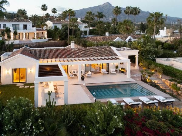 Chalet independiente en venta en Barrio Los Naranjos, Marbella
photo 1