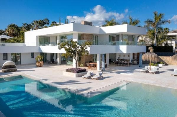 Chalet independiente en venta en La Cerquilla, Marbella
thumbnail 1