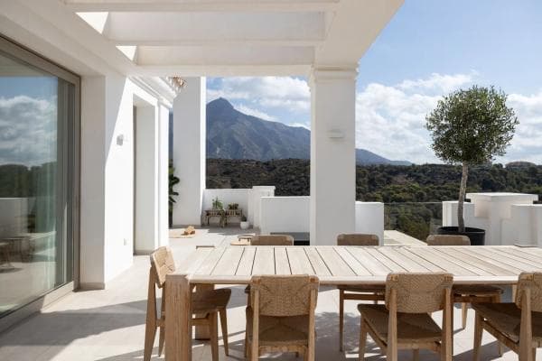 Apartment for sale in Barrio Los Naranjos, Marbella thumbnail 2