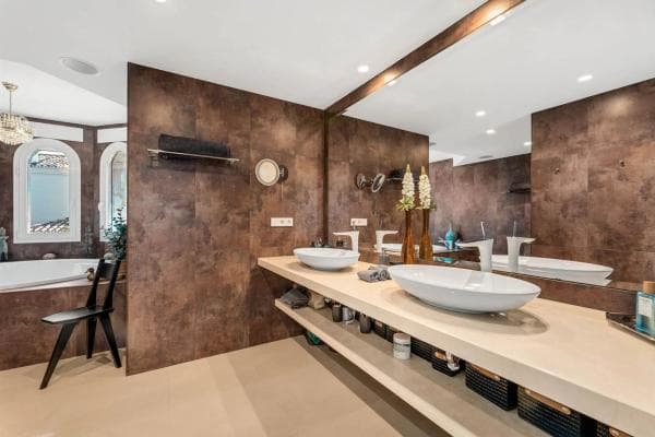 Chalet independiente en venta en Calle Auriga, Marbella
thumbnail 1