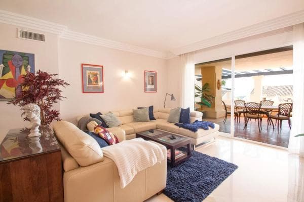 Piso en venta en Calle Pléyades, Marbella
photo 1