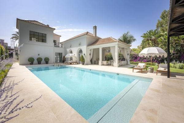 Chalet independiente en venta en Barrio Los Naranjos, Marbella
photo 1