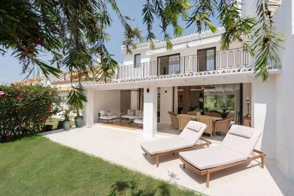 Chalet adosado en venta en Barrio Los Naranjos , Marbella photo 1