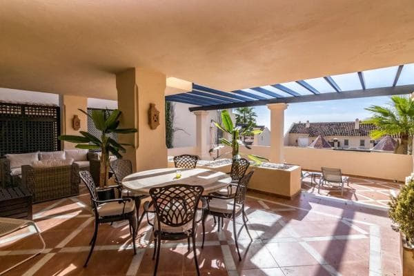 Piso en venta en Barrio Los Naranjos, Marbella
photo 1