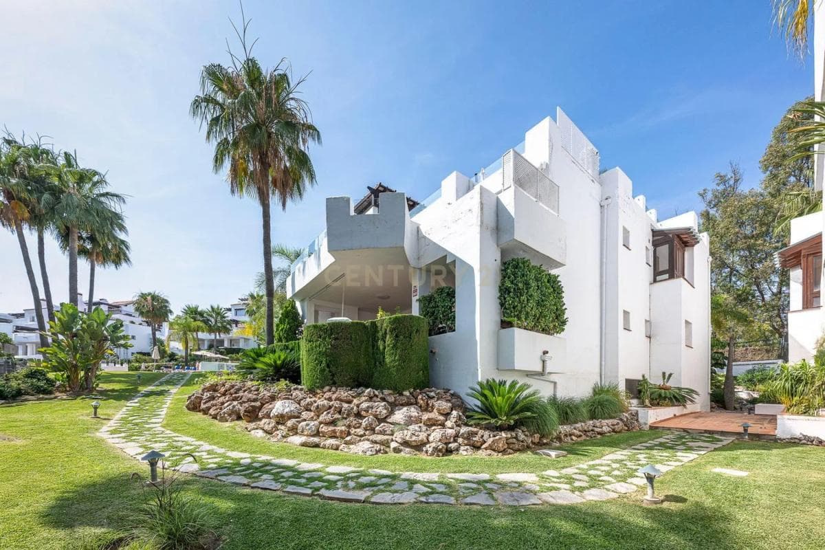 Sale of apartment in Urbanización Aloha Lake, Marbella
photo 2