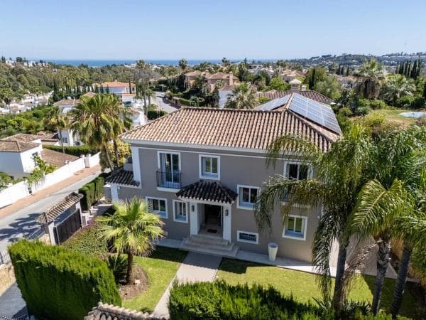 Chalet independiente en venta en Calle Auriga, Marbella
photo 1