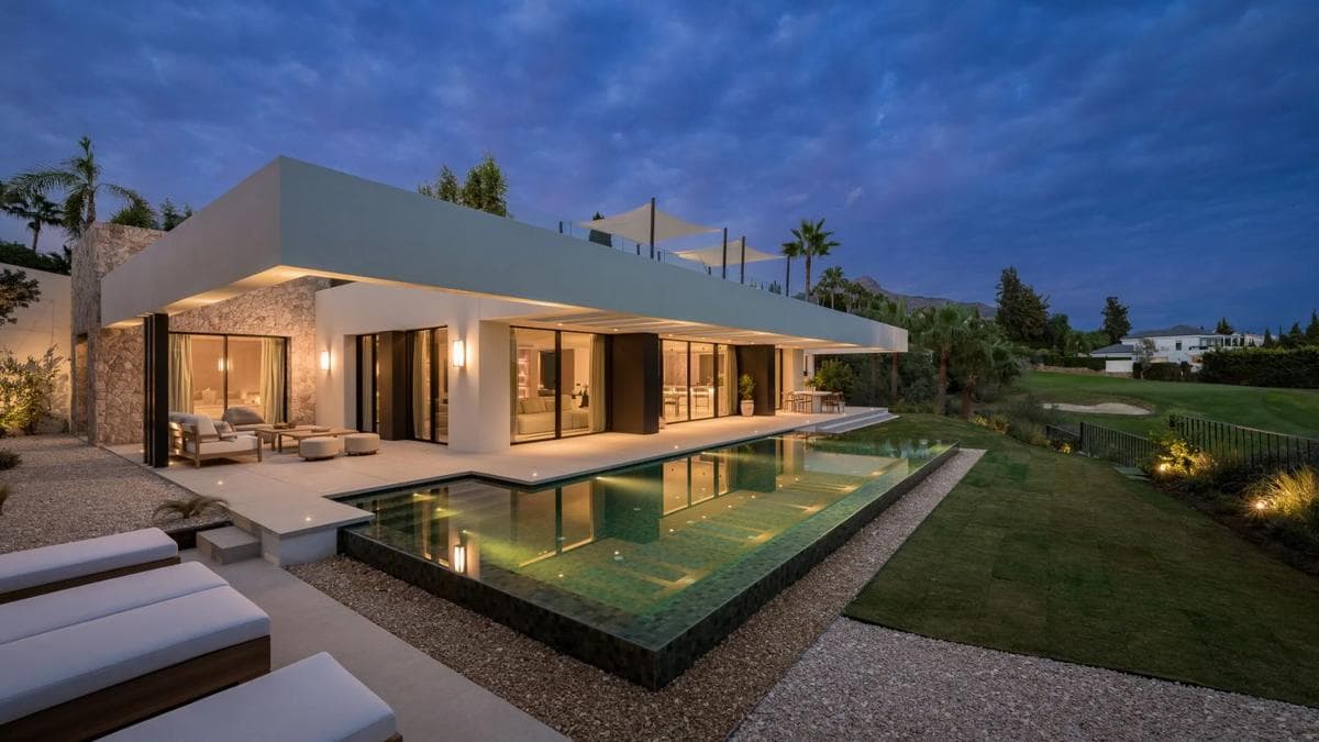 Venta de chalet independiente en Calle Haza del Conde s/n, Marbella
photo 2