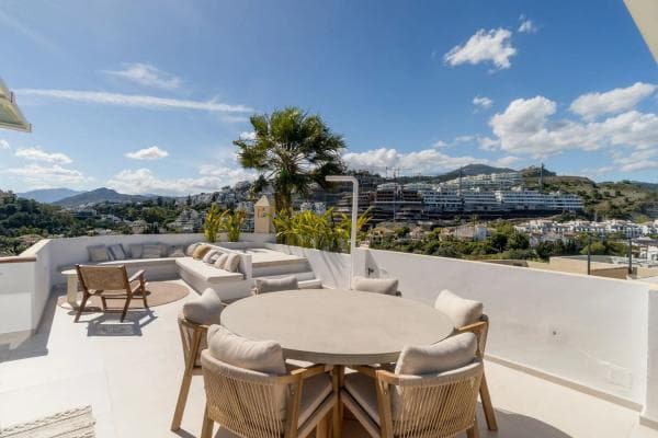 Duplex en venta en Calle Osa Menor 2G, 42 a, Marbella photo 1