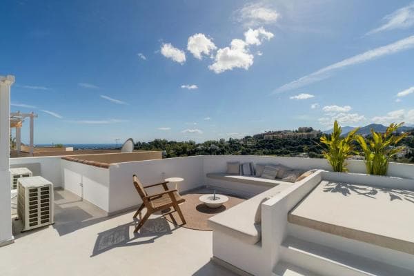 Duplex en venta en Calle Osa Menor 2G, 42 a, Marbella thumbnail 2