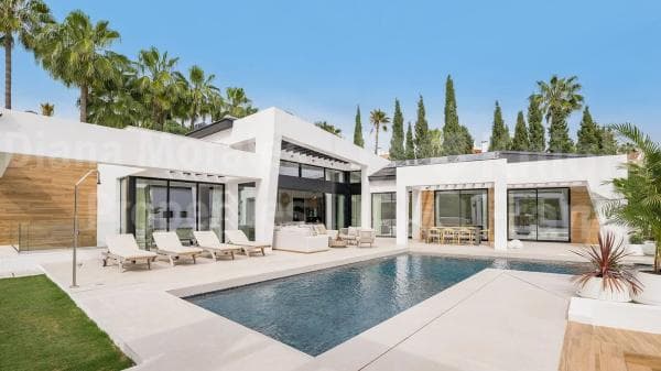 Independent chalet for sale in Barrio Los Naranjos, Marbella
photo 1