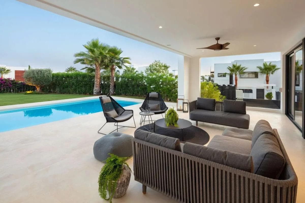 Sale of independent chalet in Calle Haza del Conde, 1 -5, Marbella
photo 2