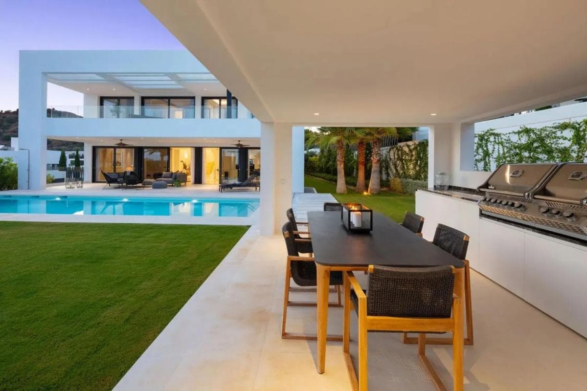 Sale of independent chalet in Calle Haza del Conde, 1 -5, Marbella
photo 4