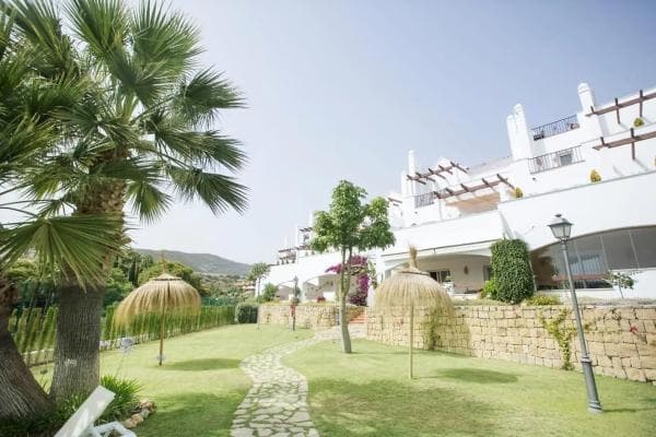 Duplex en venta en Urbanizacion Nueva Andalucia K, Marbella thumbnail 2