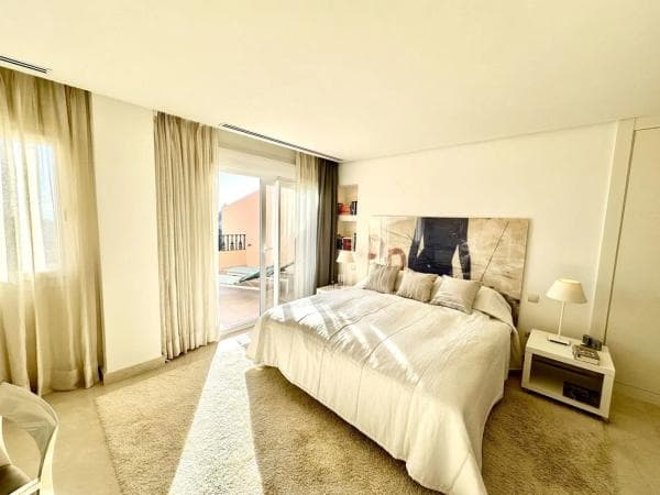 Duplex en venta en URB. VISTA REAL, CL PLEYADES-NVA ANDALUCIA H 39(P) N2-12 Es:5 Pl:02 Pt:2B, 502, Marbella thumbnail 2