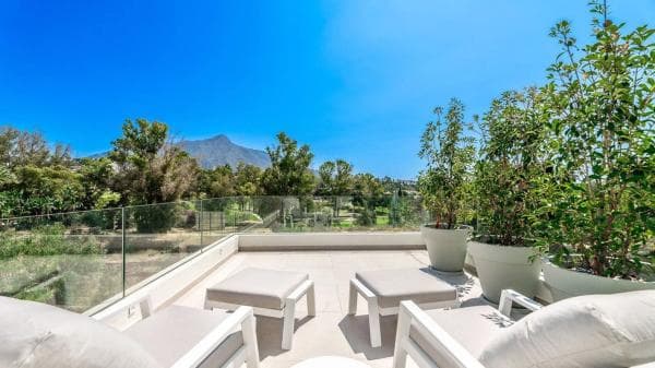 Chalet independiente en venta en Barrio Los Naranjos, Marbella
thumbnail 1