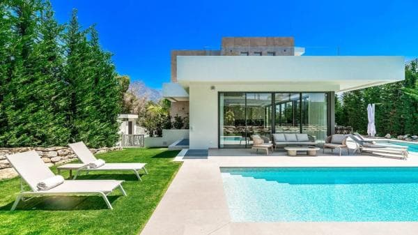 Chalet independiente en venta en Barrio Los Naranjos, Marbella
thumbnail 2