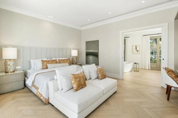 Independent chalet for sale in Calle Pléyades, Marbella
thumbnail 2