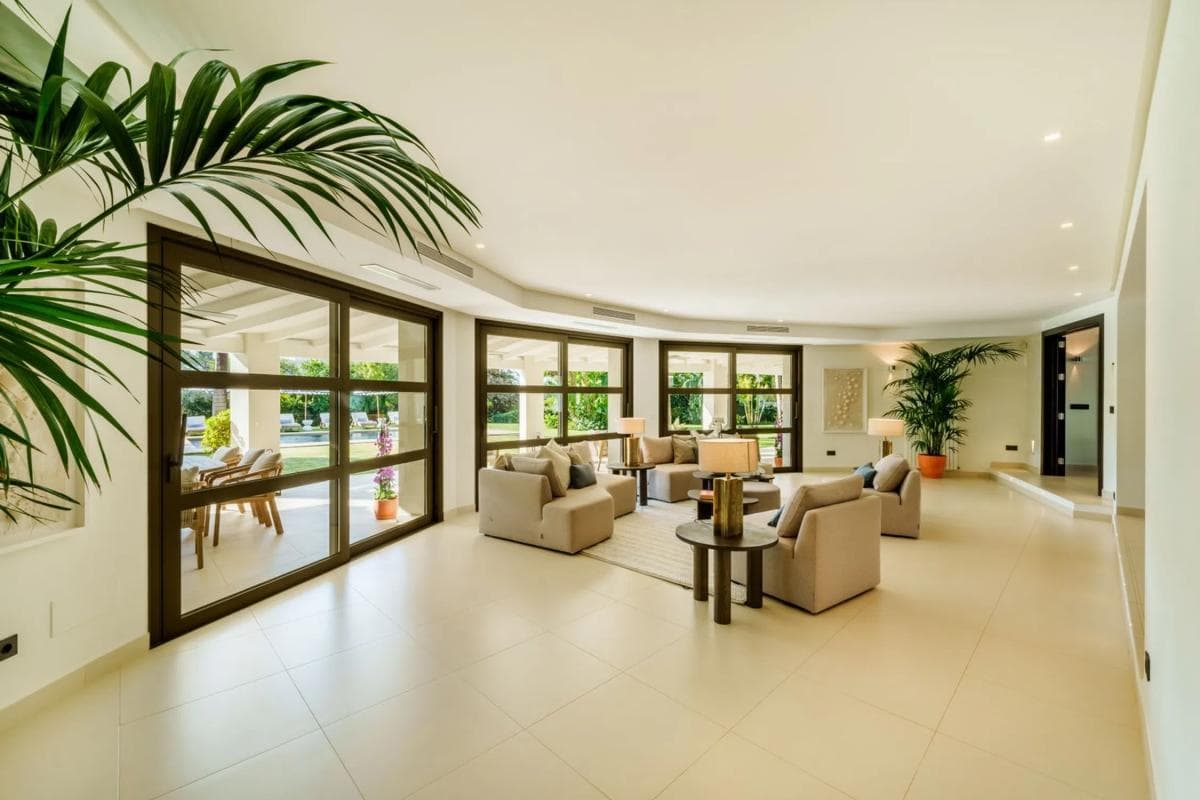 Sale of independent chalet in Calle Cruz del Sur, Marbella
photo 2