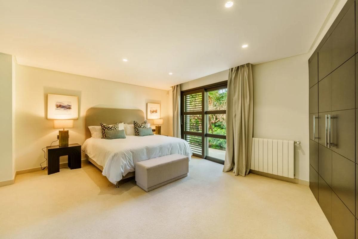 Sale of independent chalet in Calle Cruz del Sur, Marbella
photo 4